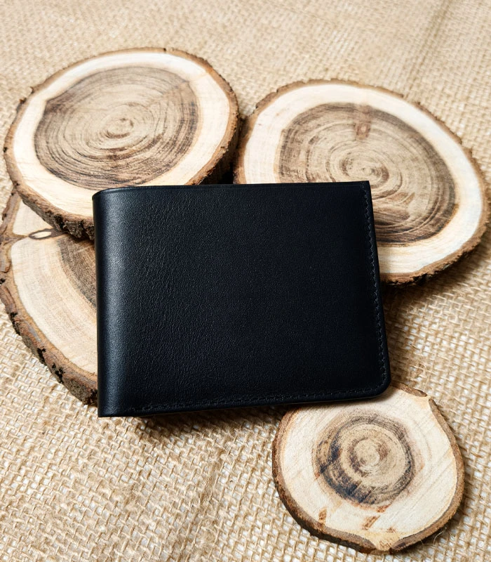 student signature black 1 Signature Minimal Leather Wallet - Image 1