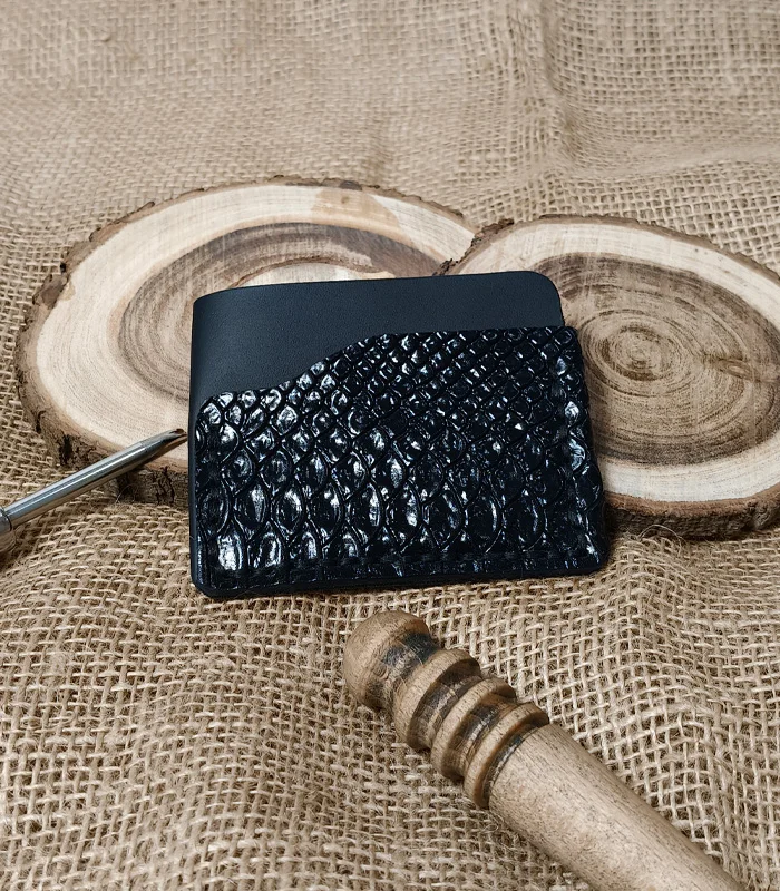 SC-HM-VCH-Crocodile Black 1 Urban Wrap Card Holder – Fully Handmade Premium Leather - Image 1